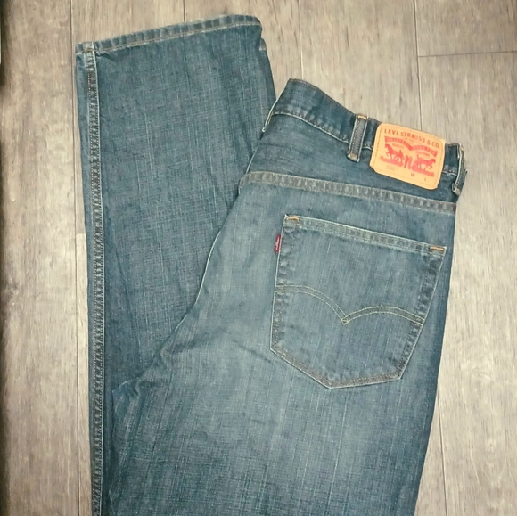 Levi's - Picture 3 of 7